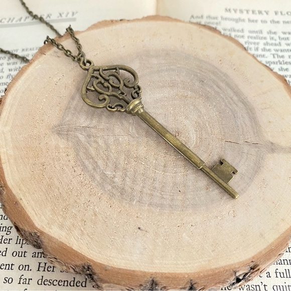 Secret Garden Skeleton Key Pendant Necklace Bronze Tone Vintage Style - Picture 2 of 4